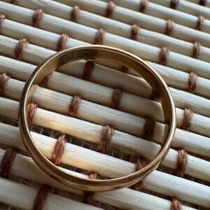 Vintage 18k gold timeless women band